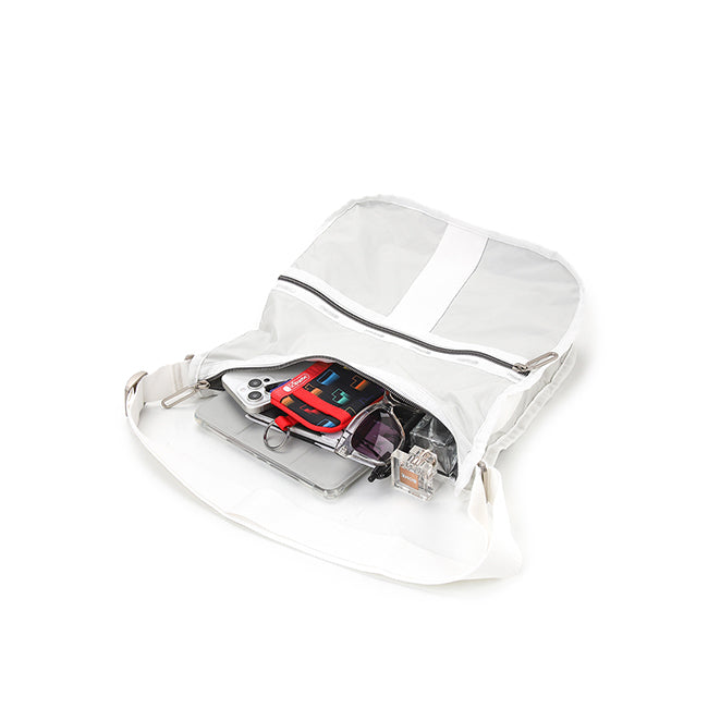Essential Medium Hobo In Blanc C - 42171238023470